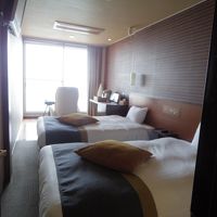 ツインベッドのお部屋。通路が狭く行き来しずらかった