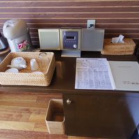 今時、ＭＤコンポ。ポットにはお湯、隣には氷水が用意されていた