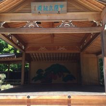 武田神社の境内にあった舞台です