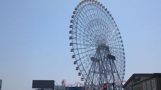 大きな観覧車が目印