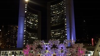 前の広場はイベント会場にもなる　＠トロント市庁舎