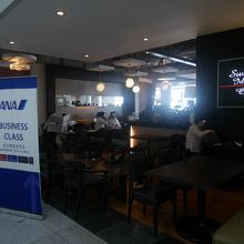 ANAがラウンジ代わりに使用しているカフェ