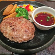 松阪牛入り炭火焼きハンバーグ
