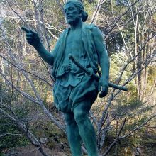 松平家始祖、松平親公の立像。