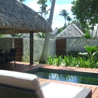 プール付きのガーデンバンガローです。