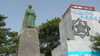 桂浜と龍馬像