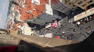 火薬塔からカレル橋に向かう道