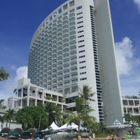 海側から見た立派な外観