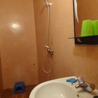バスルームはかなり質素です