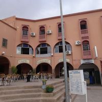 広場に面していてわかりやすい場所にあります