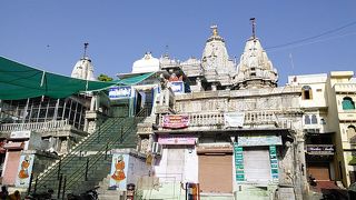 プージャーは必見