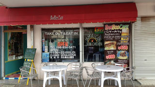 沖縄では珍しいジャークチキンを置いてるお店。