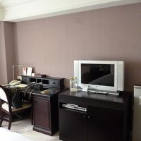 デスクとテレビ