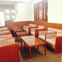 カード会社ラウンジです。生ビールあります。