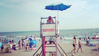 お洒落な海の家が沢山ある海水浴場