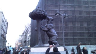 太陽の門の周りにはバルがいっぱい