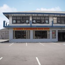 一見するとよくわからないお店です。