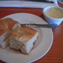 付け合わせのパン