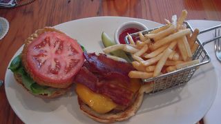 ハワイのスーパーシェフ「アラン・ウォン」の料理が手軽に楽しめます。