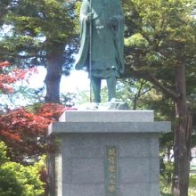 真宗のお寺ですので、親鸞聖人の像もありました