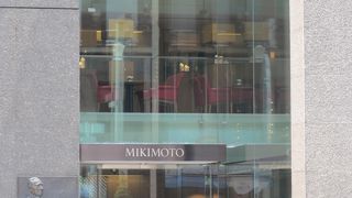 世界で初めて真珠の養殖に成功した方が創業したお店です。