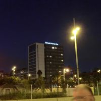 大きなホテルです。ビーチまで徒歩5分