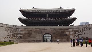 ビルの中にぽつり