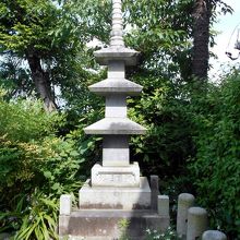 片隅にあった「阿育王塔」。滋賀県石塔寺に巨大版があります。
