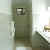 シャワーだけでした。窓は閉まりません。