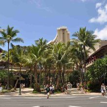 ロイアルハワイアンショッピングセンターは緑が多い