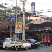 主要スポット付近にいる案内人にもいろいろ聞けます。