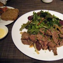 ホント、狭すぎです、食事は良かったけれども、