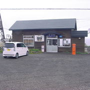 ひときわ人気の高い木造駅