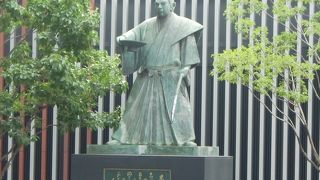 母里太兵衛の像です