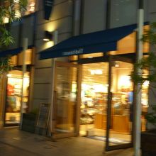 路面店なので入りやすい