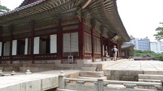 中に入ってくつろぐソウル市民！