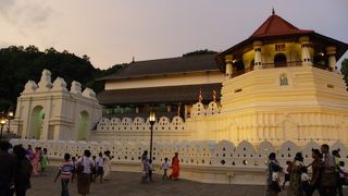 世界中から参拝者が・・・