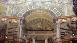 世界一美しい図書館