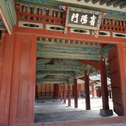 昌慶宮、ここから奥の柱は四角