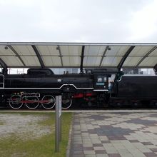 蒸気機関車D５１の展示です。