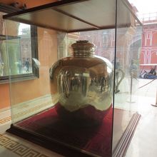 ともかくでっかい銀の壺