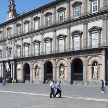 手前から奥へ時代が遡ります。