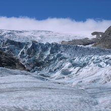 アイスブルーの氷の回廊