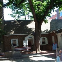 アーチロード沿いにあるベッツィロスの家