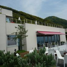 レストランのある3階のテラス