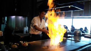 イケメンの、炎のﾊﾟﾌｫｰﾏﾝｽに思わず拍手！