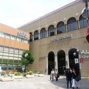 阪急宝塚駅とJR宝塚駅は道路を挟んで向かい合わせ…大劇場まで徒歩10分!