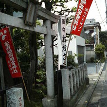 「お岩さん」の柱なども建ってます。