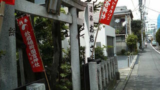 怪談「お岩さん」ゆかりの神社です。