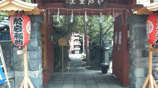 「お岩さま縁の井戸」があります。